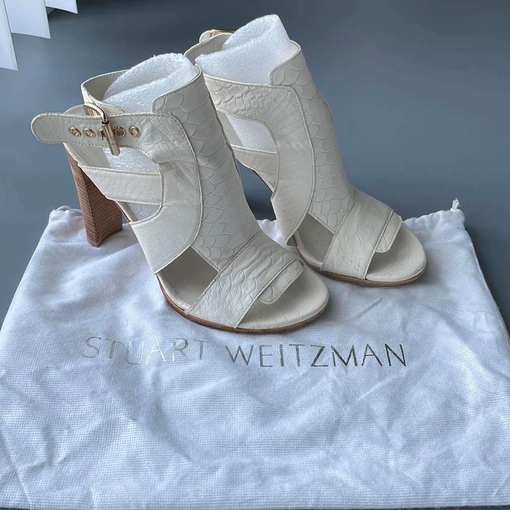 Stuart Weitzman Croc Embossed White Sandals size 7